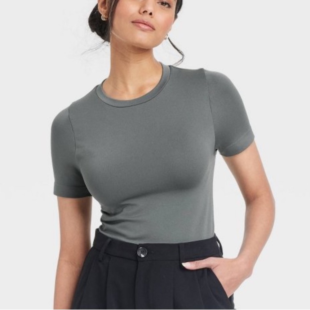 NWOT Classic Gray T-Shirt size large